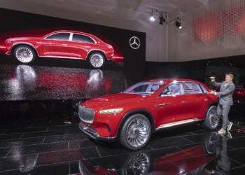 Elektryczny Mercedes Maybach - SUV i gigantyczna luksusowa limuzyna w jednym 
Providing the backdrop for the premiere of the Vision Mercedes-Maybach Ultimate Luxury was the Mercedes-Maybach vernissage at the ENJOY Art Museum. The show car and an exclusive furniture collection based on its design were inspired by influences from the Chinese market and embody the traditional values of the luxury brand