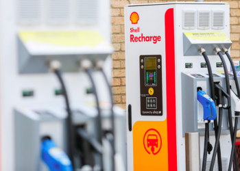 Shell rozpoczyna wdrażanie ultraszybkich ładowarek w Europie