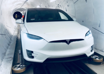 „Pierwszy krok do stworzenia podziemnej sieci” - Musk zaprezentował tunel.